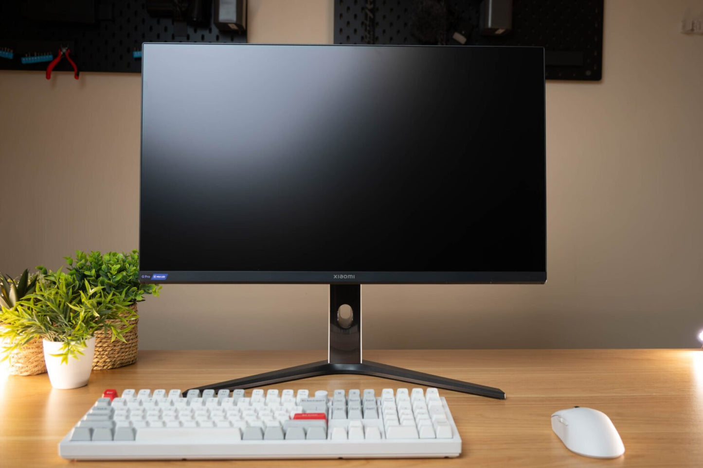 Xiaomi G Pro 27i 27″ 2K 1440p Mini LED IPS Gaming Monitor (180Hz, 1ms, 16:9, HDMI/DP, AMD FreeSync, & HDR1000)